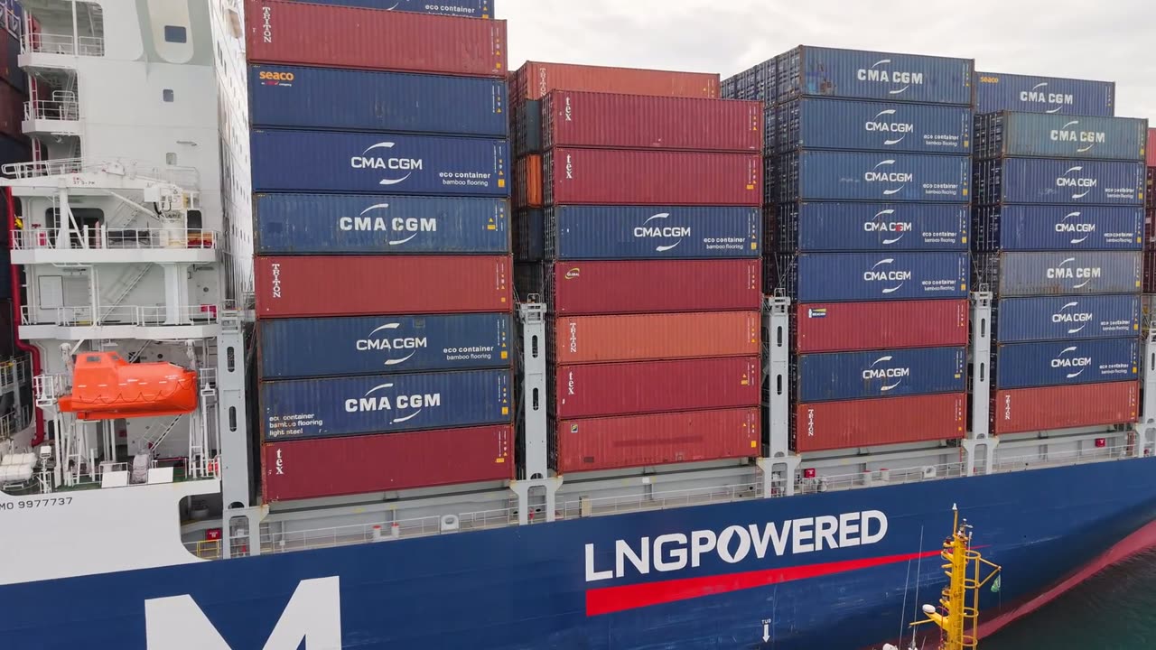 LNG-powered container ship — Pecém