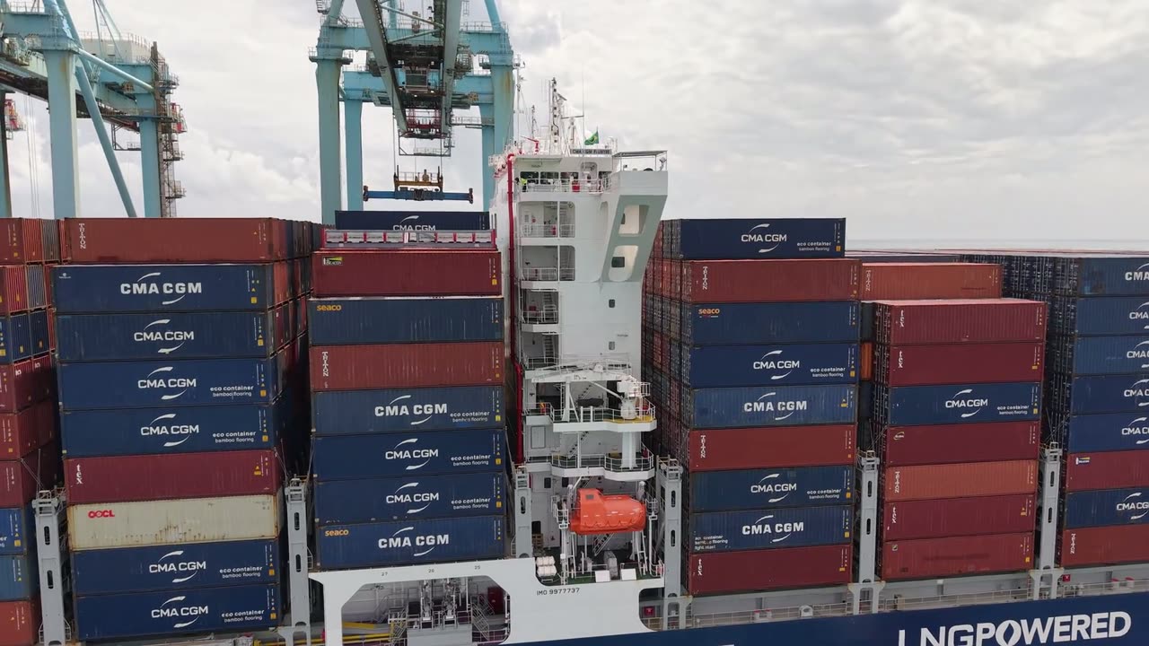 Container handling under the gantry cranes — Pecém