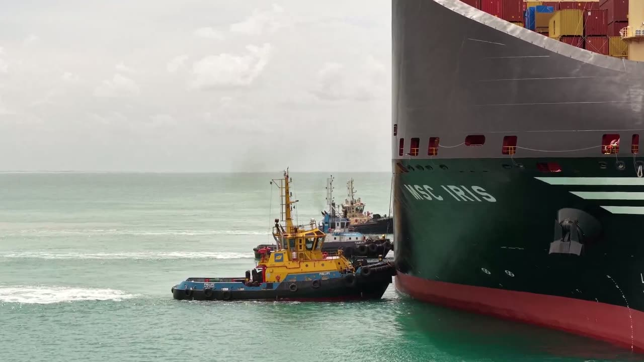 Tug assistance on approach — Pecém