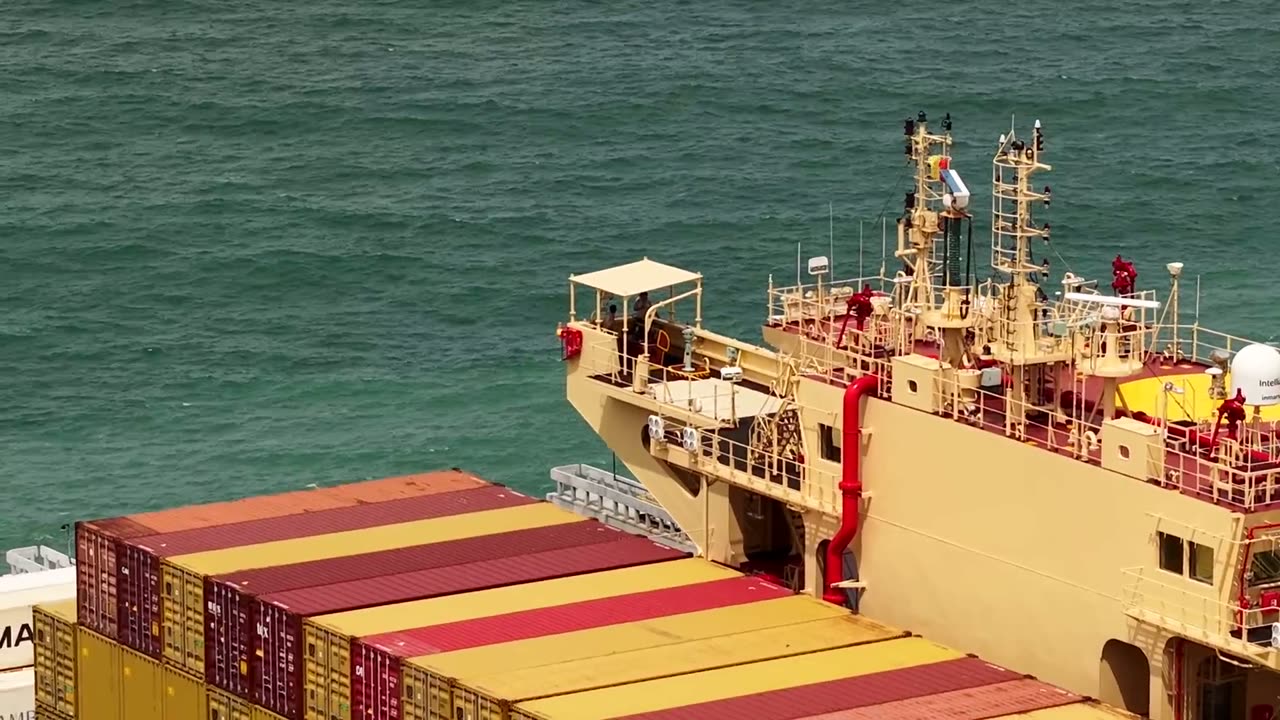 Deck detail during the maneuver