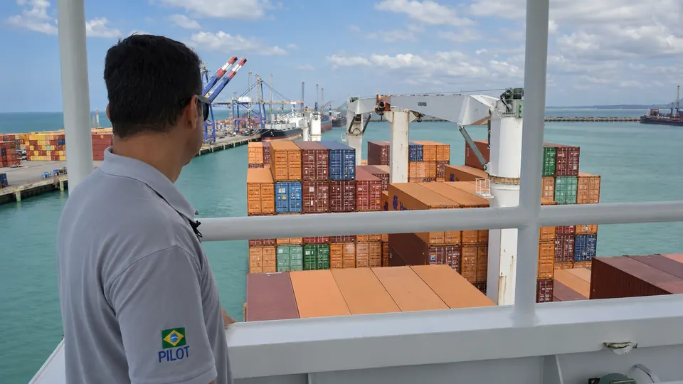 Pilot on the bridge overseeing the approach to the Port of Pecém