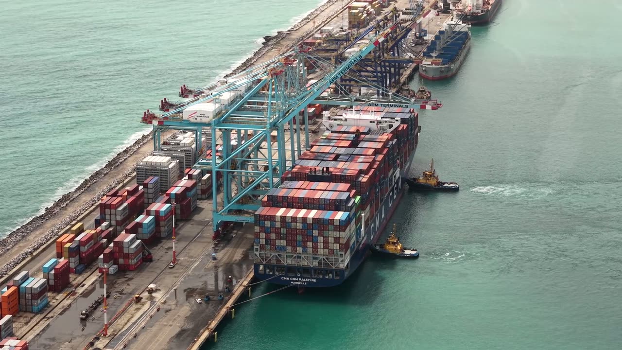 Aerial view of the terminal in operation — Pecém